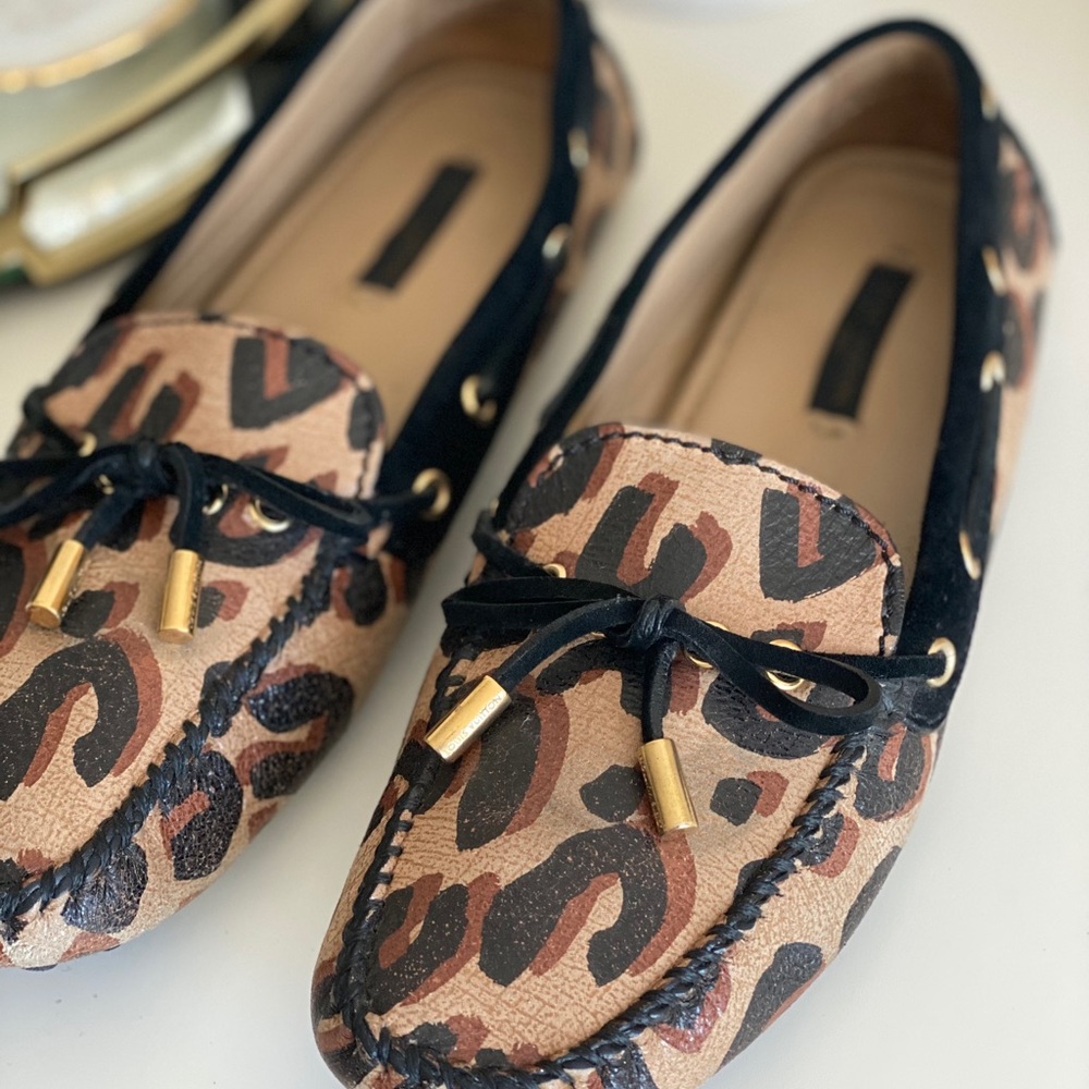 Louis Vuitton loafer, flats, size 6